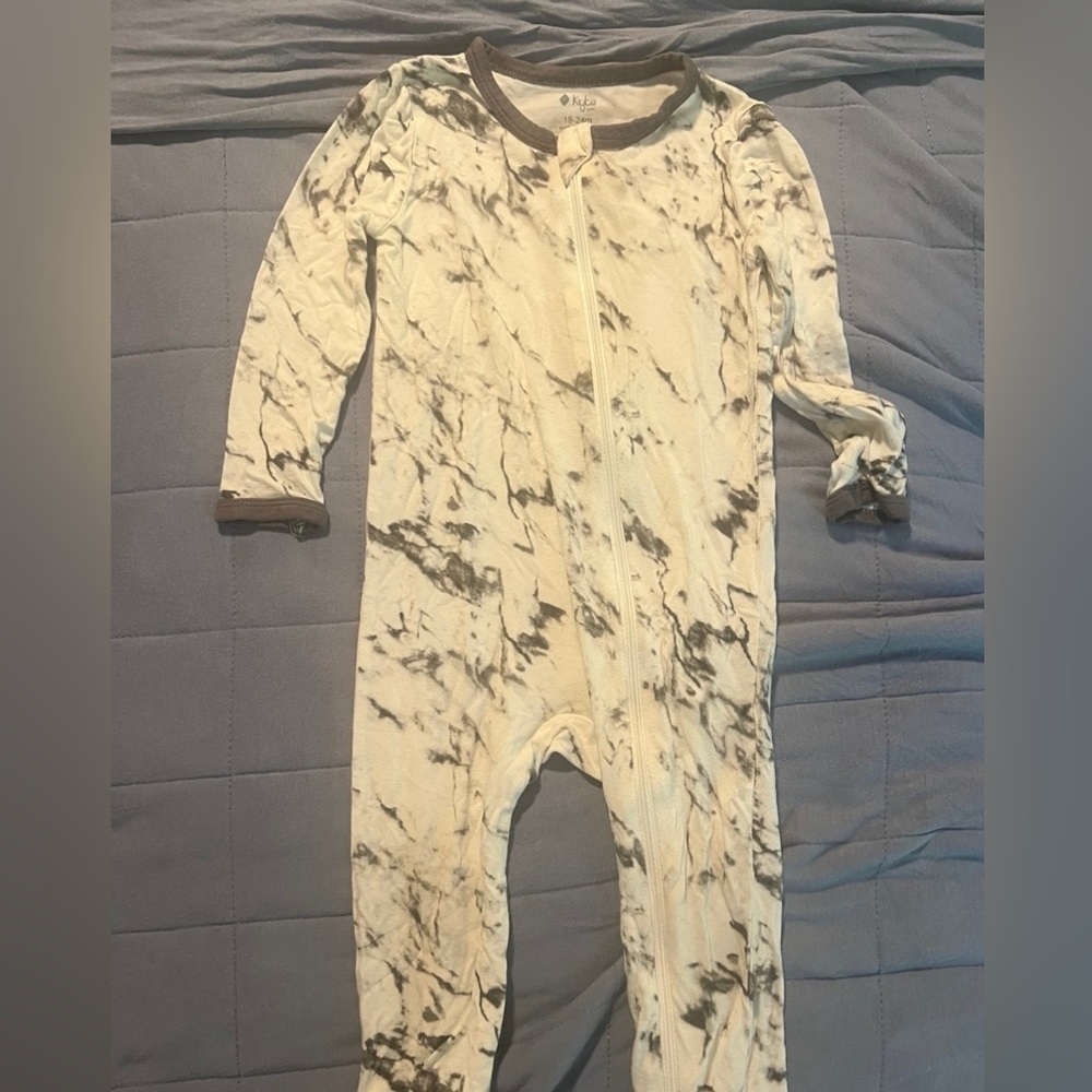 Kyte Baby 18/24 Months Black Marble Zip Romper
